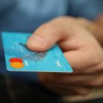Como funcionam os cartões de crédito sem anuidade Como funcionam os cartões de crédito sem anuidade. Foto: Canva.com