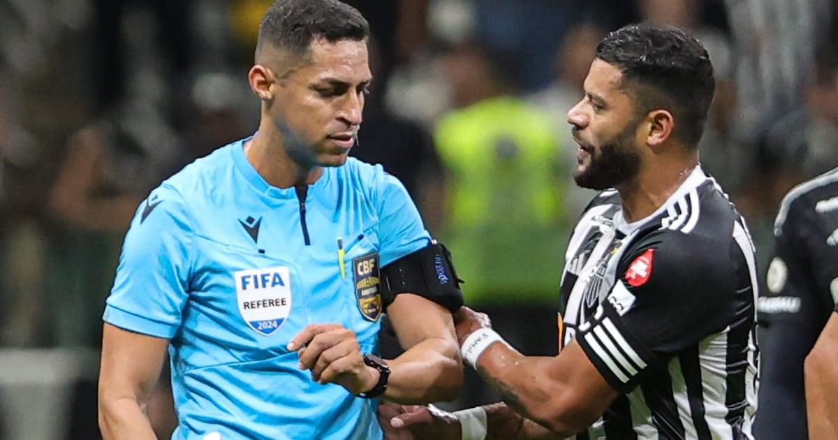 Expulsão de Hulk do Atlético-MG: Árbitro revela detalhes da decisão.