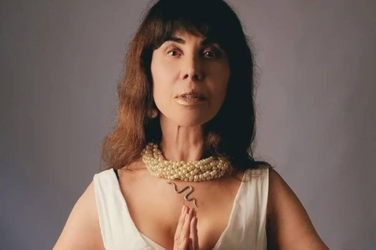 Claudia Alencar retorna ao hospital para cirurgia após infecção.