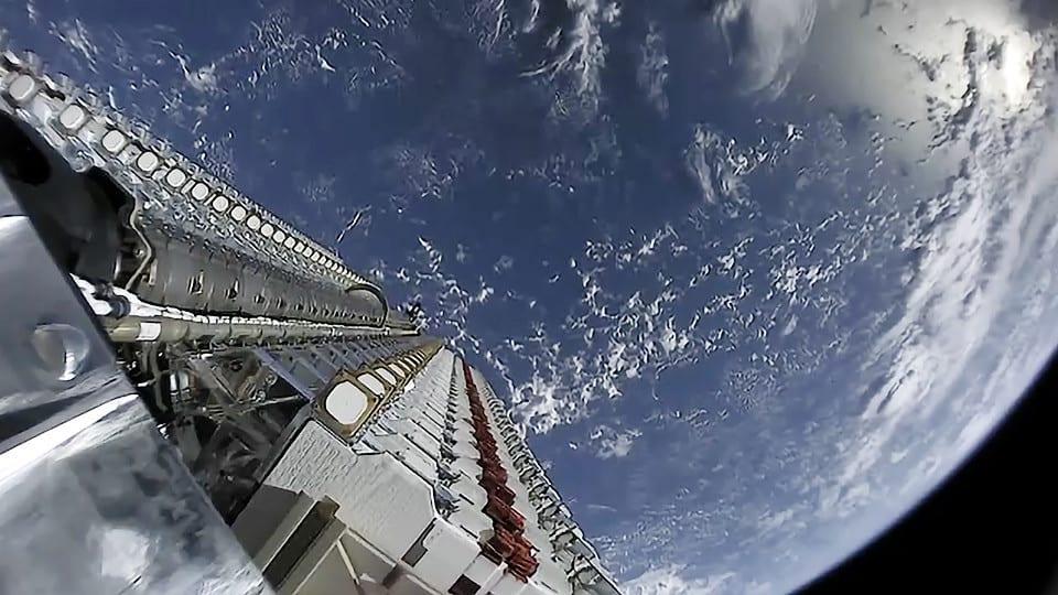 Descarte de satélites: preocupações sobre a camada de ozônio.