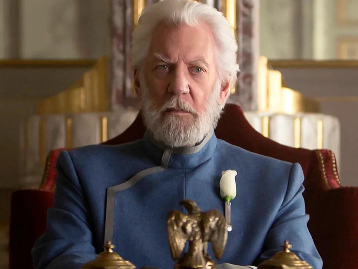 Ator Donald Sutherland, o Presidente Snow, morre.