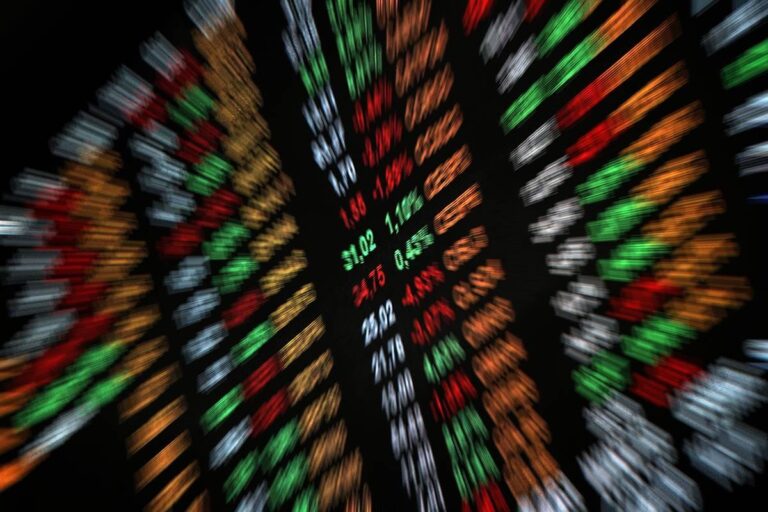 Ibovespa sofre queda após declarações de Lula sobre responsabilidade fiscal.