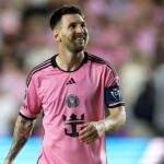 Messi celebra 37 anos durante a Copa América: homenagens e desafios. Messi celebra 37 anos durante a Copa América: homenagens e desafios.