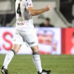 Operário-PR vence Santos e afunda time na crise. Operário-PR vence Santos e afunda time na crise.