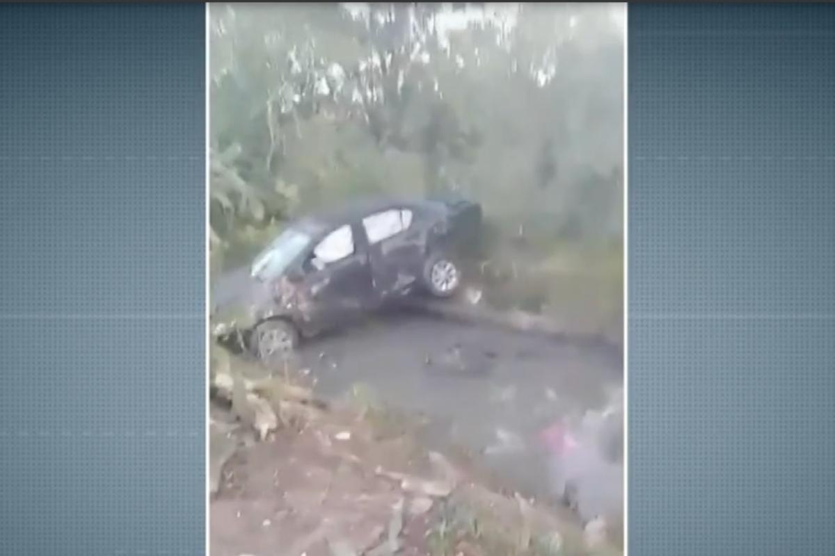 Corpo encontrado em Guarujá, investigação em andamento.