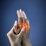 Entendendo o Hábito de Estalar os Dedos: Quando é Saudável ou Prejudicial. Entendendo o Hábito de Estalar os Dedos: Quando é Saudável ou Prejudicial.