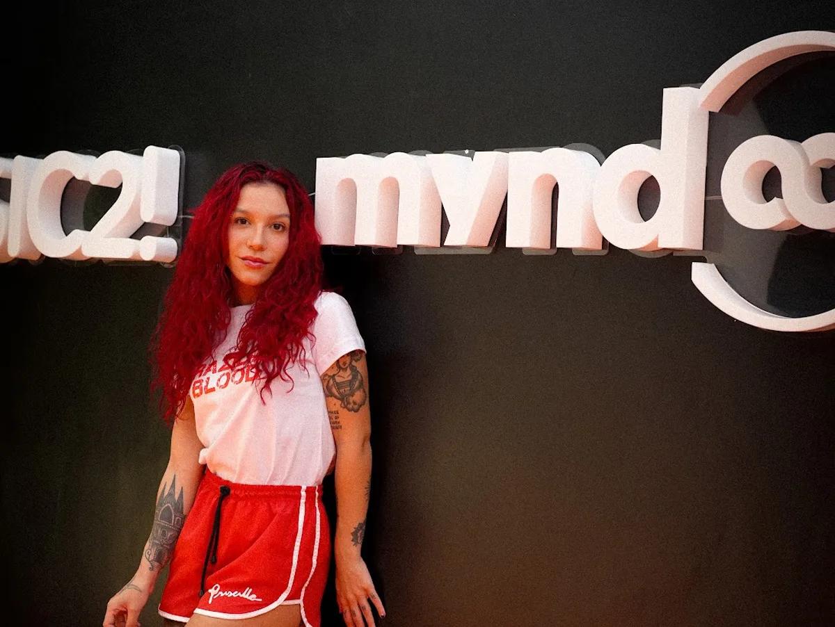 Priscilla assina contrato de empresariamento com a Mynd.