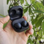 Novos Galaxy Buds 3 com design inspirado nos AirPods da Apple. Novos Galaxy Buds 3 com design inspirado nos AirPods da Apple.