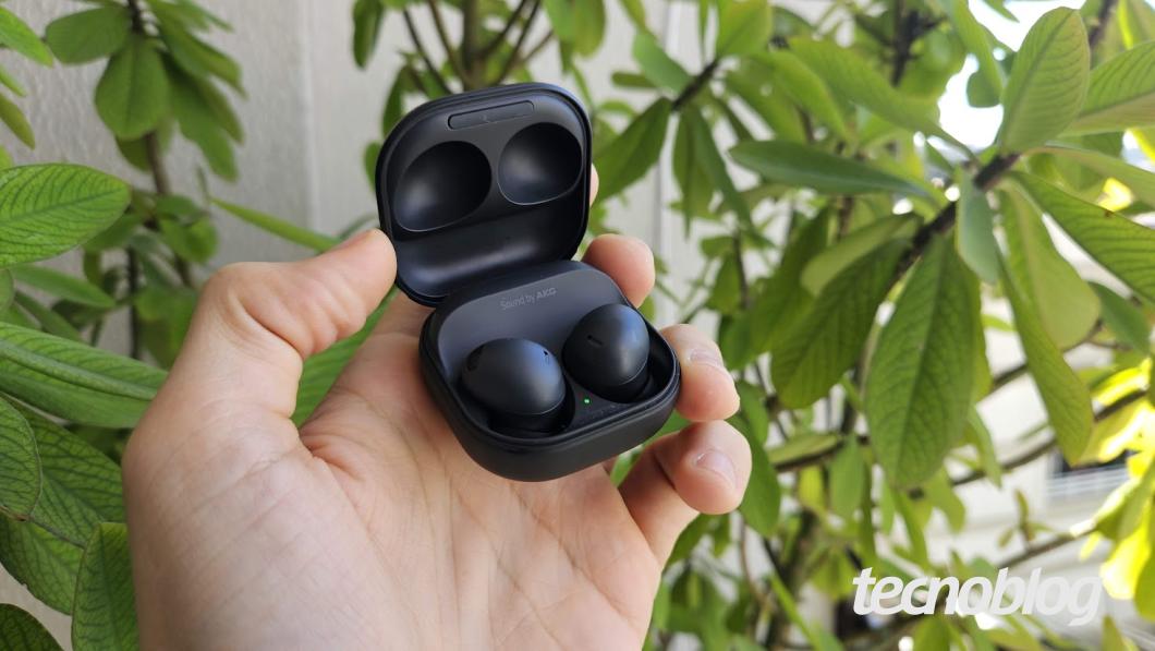 Novos Galaxy Buds 3 com design inspirado nos AirPods da Apple.