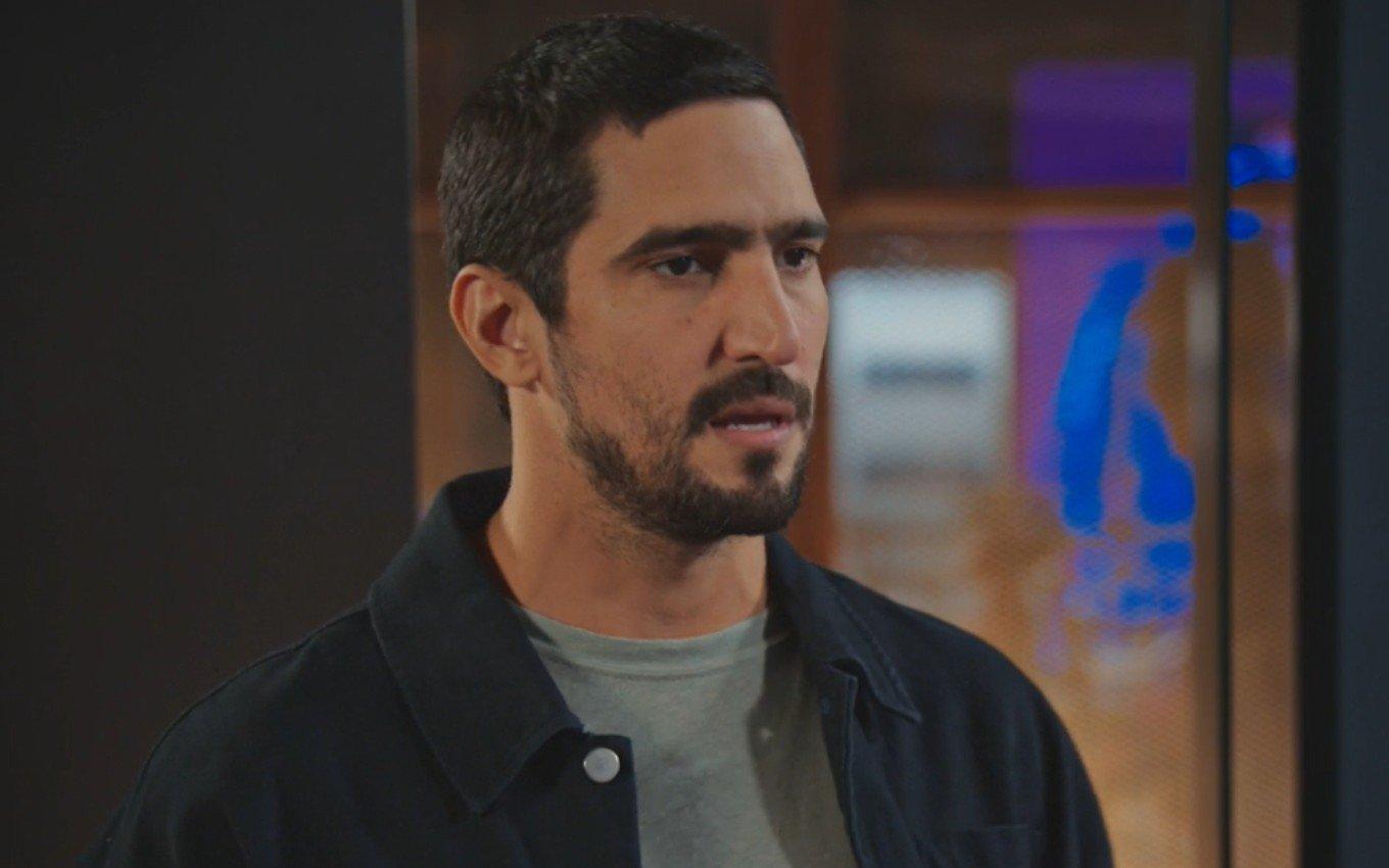 Vênus Fica Para Trás: Tom Beija Maya Em Família.