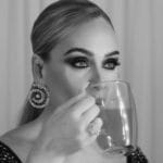 Adele anuncia nova pausa após turnê em Las Vegas. Adele anuncia nova pausa após turnê em Las Vegas.