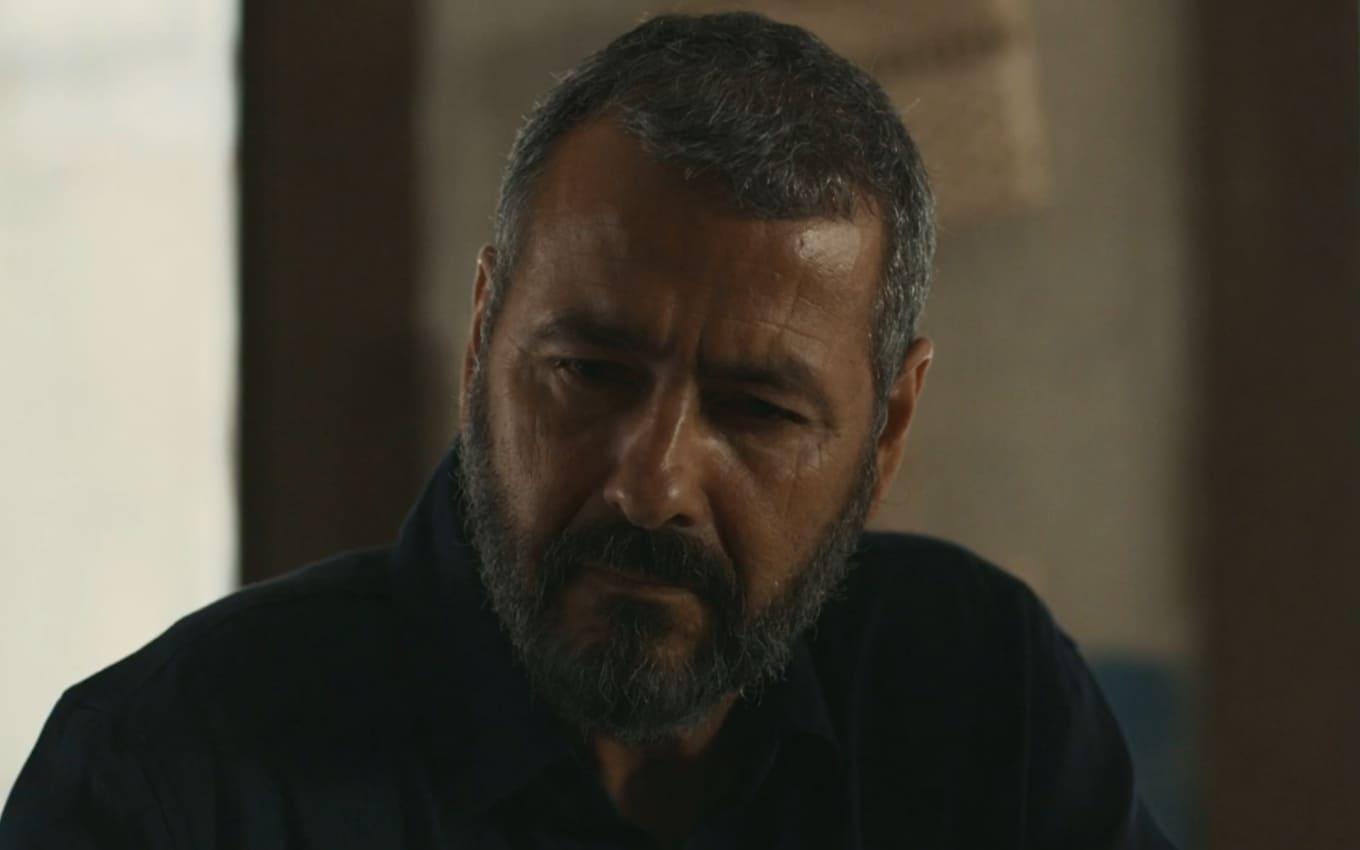 Inocêncio desiste de Maria Santa em Renascer.