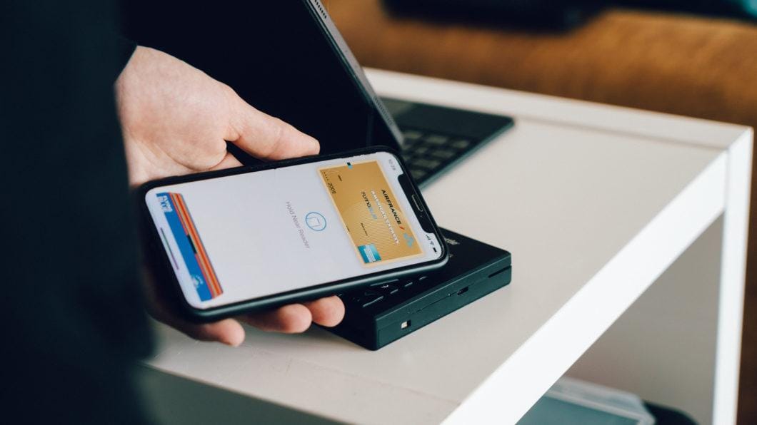 Abertura da NFC do iPhone para concorrentes do Apple Pay na Europa evita multa milionária da Apple.