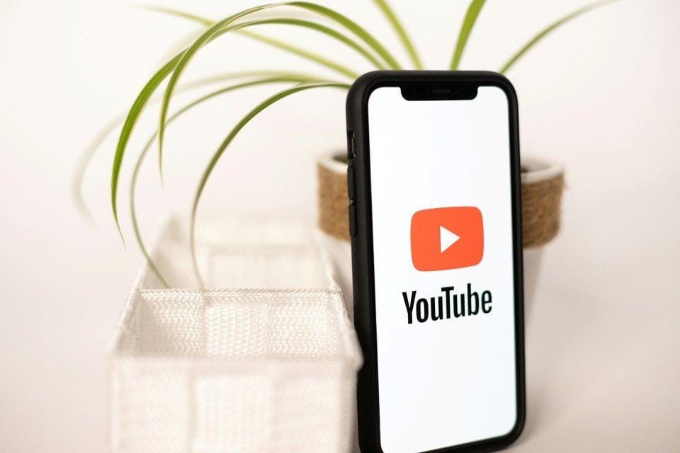 Gigantes da tecnologia usaram vídeos do YouTube sem permissão.