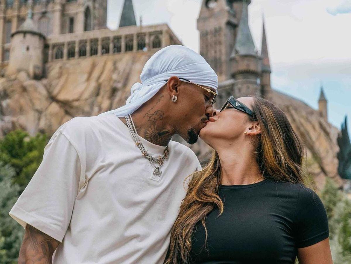 Casal Famoso Usa Alianças de R$ 160 Mil em Casamento Secreto.