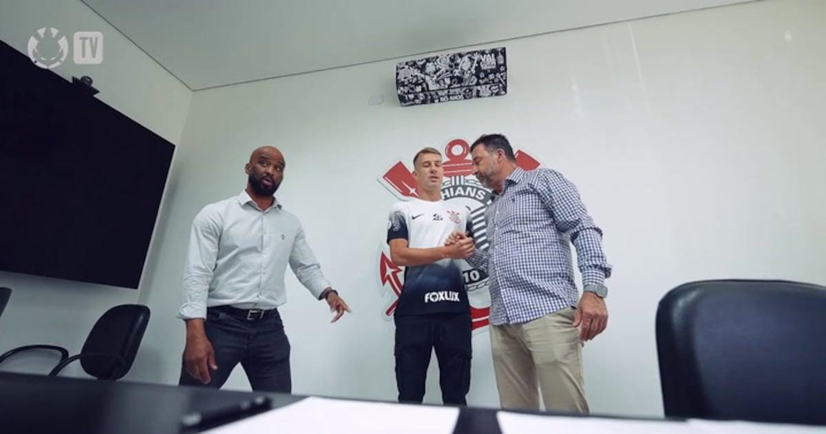 Corinthians contrata volante Charles até 2028.