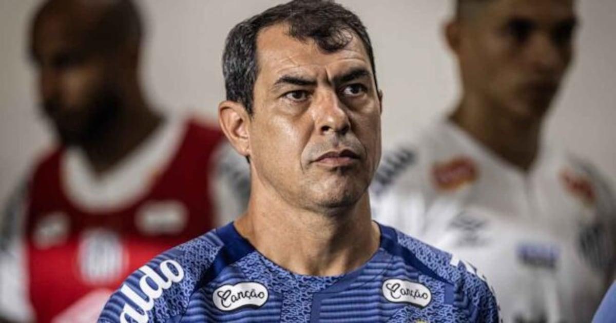 Corinthians busca Carille e pede permissão do Santos para iniciar negociações.