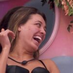 Beatriz não tem a mesma grandeza de Hebe Camargo. Beatriz não tem a mesma grandeza de Hebe Camargo.