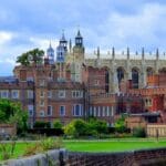 Eton College obriga alunos a usarem apenas "tijolão" da Nokia. Eton College obriga alunos a usarem apenas "tijolão" da Nokia.