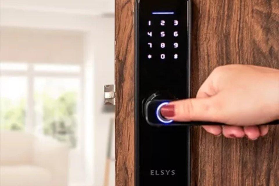 Fechaduras digitais com biometria: 4 opções seguras e acessíveis.