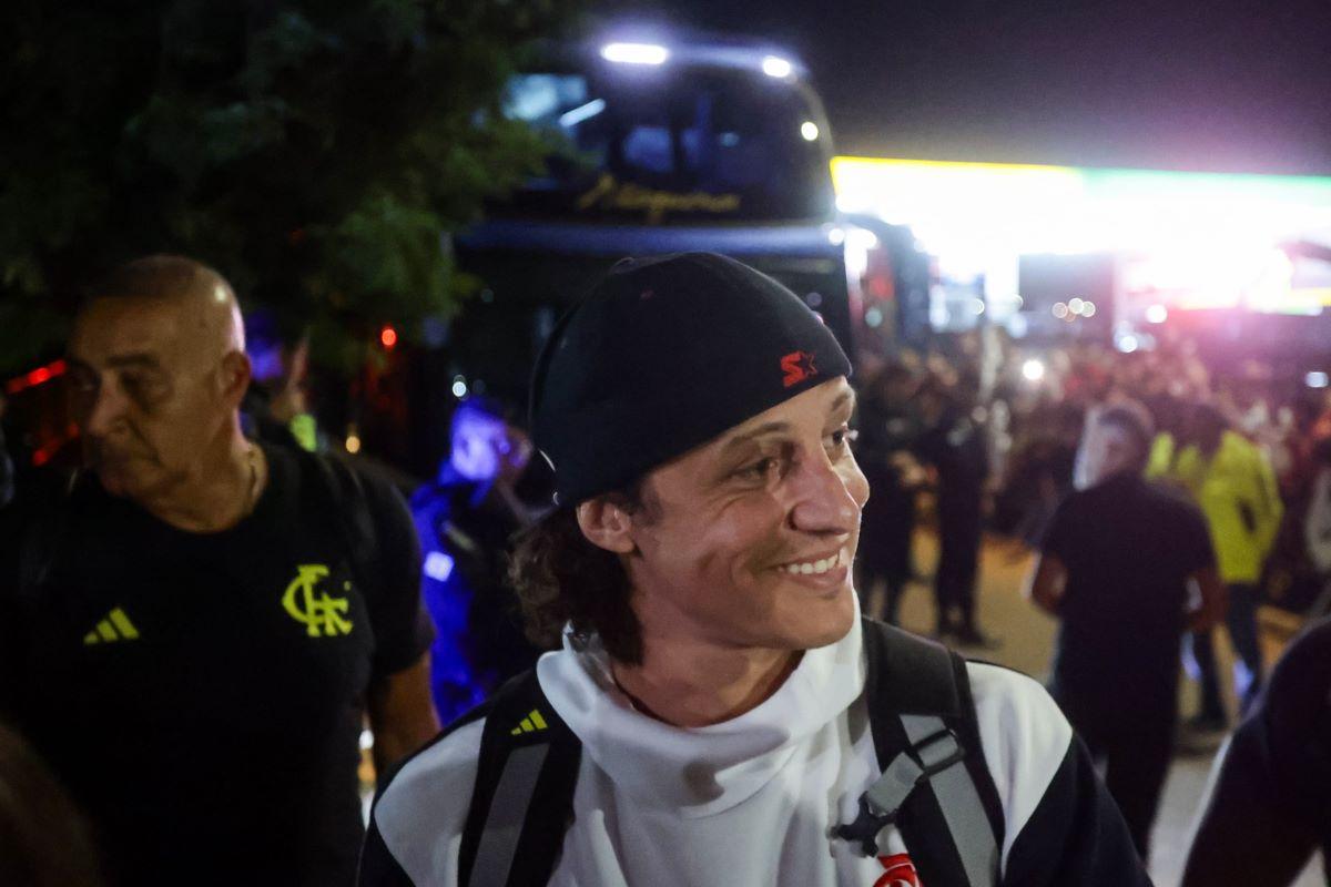 Flamengo chega a Brasília para encarar o Criciúma em jogo decisivo.