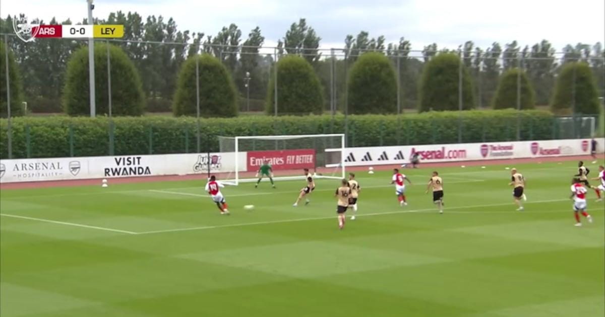 Gabriel Jesus brilha em amistoso de pré-temporada do Arsenal.