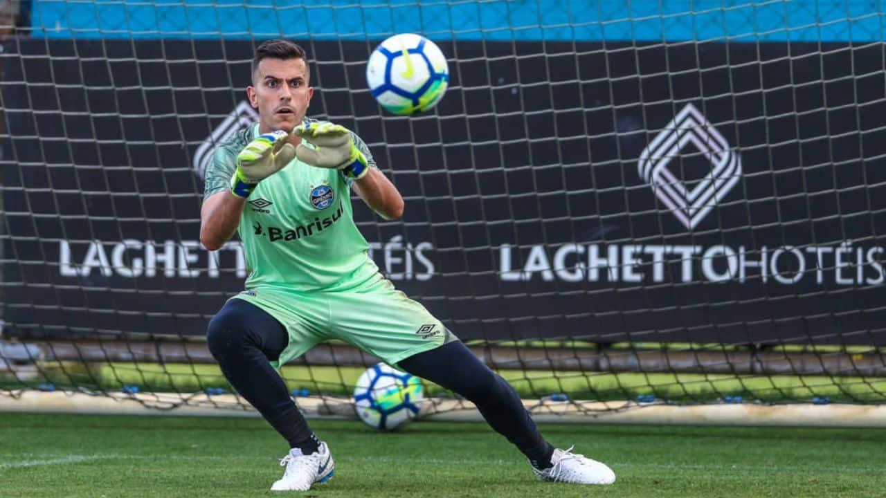 Negociações do Grêmio por atacante e contato com Diego Costa.