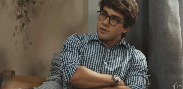 Beijo apaixonado de Guto e sua amada Lupita no novo capítulo de Família É Tudo.