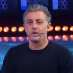 Luciano Huck critica novelas da Record durante o Domingão. Luciano Huck critica novelas da Record durante o Domingão.