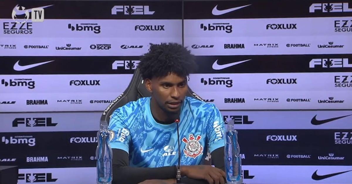 Goleiro Hugo Souza se apresenta no Corinthians, pronto para o desafio.