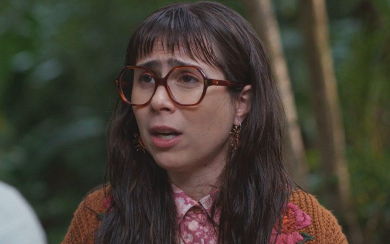 Lupita é humilhada na rua e se torna piada em 'Família É Tudo'.