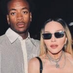 Filho de Madonna come restos de comida após sair de casa da mãe.