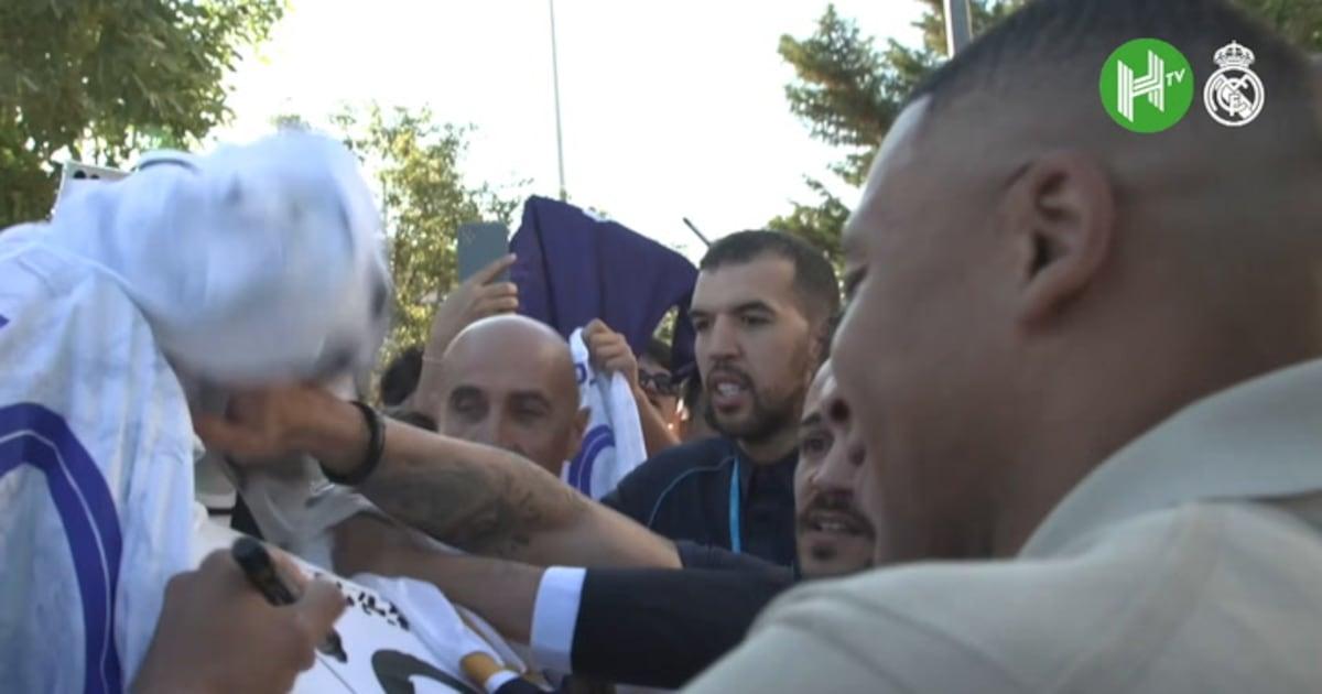 Kylian Mbappé é apresentado com entusiasmo pelo Real Madrid.