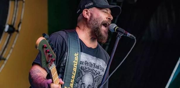 Baixista do Ultraje a Rigor recebe prótese no crânio após ferimento.