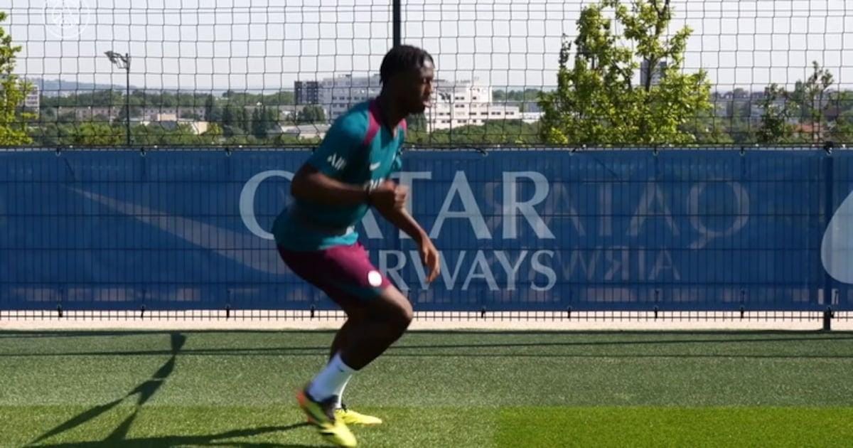 Moscardo se destaca no treino do Paris Saint-Germain.
