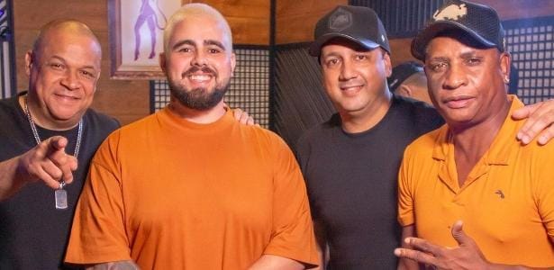 Músico veterano do Katinguelê é demitido por vestimenta inapropriada.