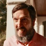 Egídio perpetra novo ataque brutal em Renascer: Tião e Joana sofrem. Egídio perpetra novo ataque brutal em Renascer: Tião e Joana sofrem.