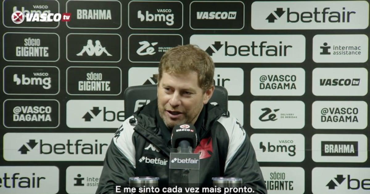 Paiva celebra desempenho excepcional do Vasco e elogia sinergia com jogadores.