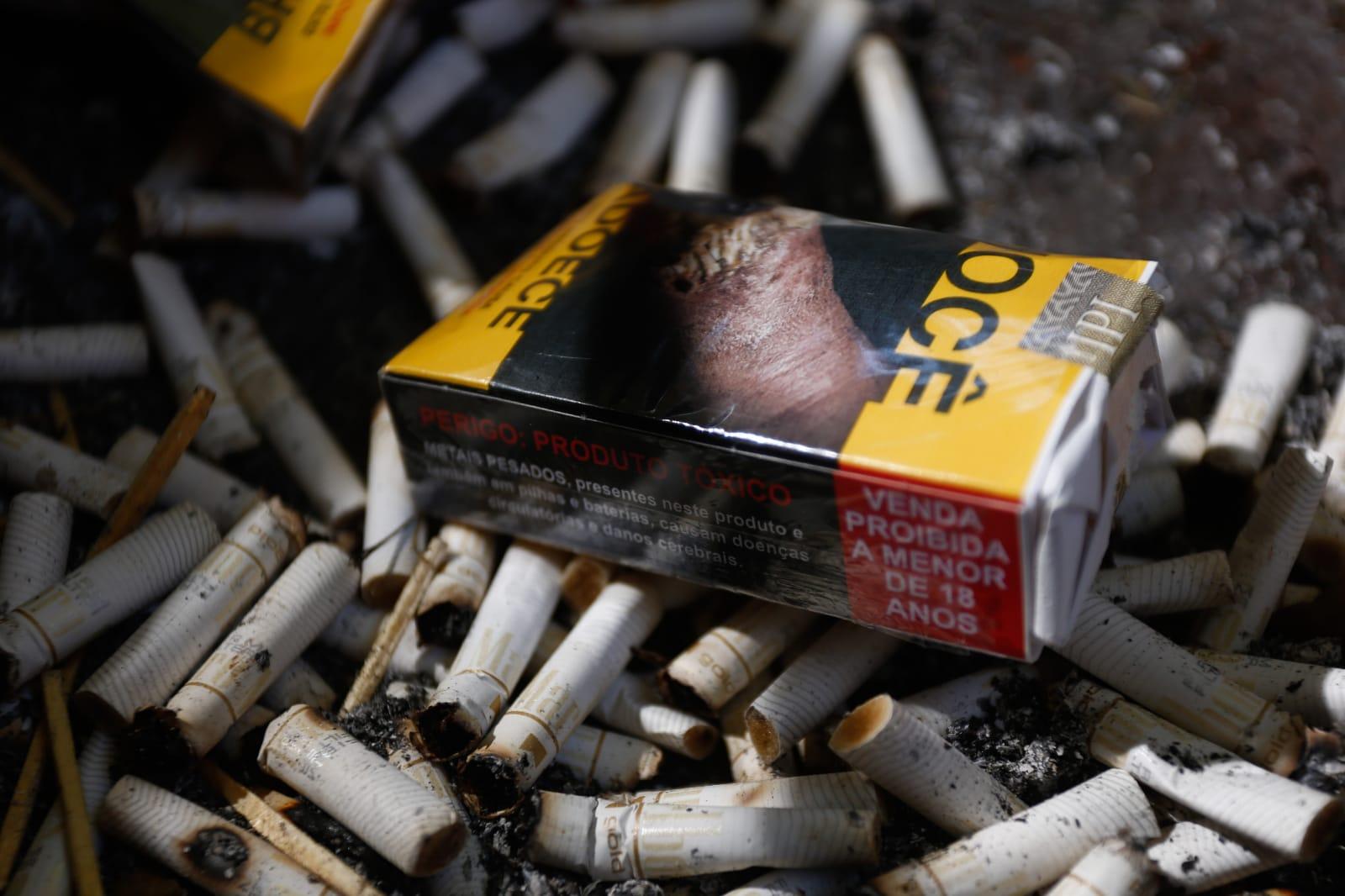 Lobby da indústria do tabaco solicita apoio de deputados.