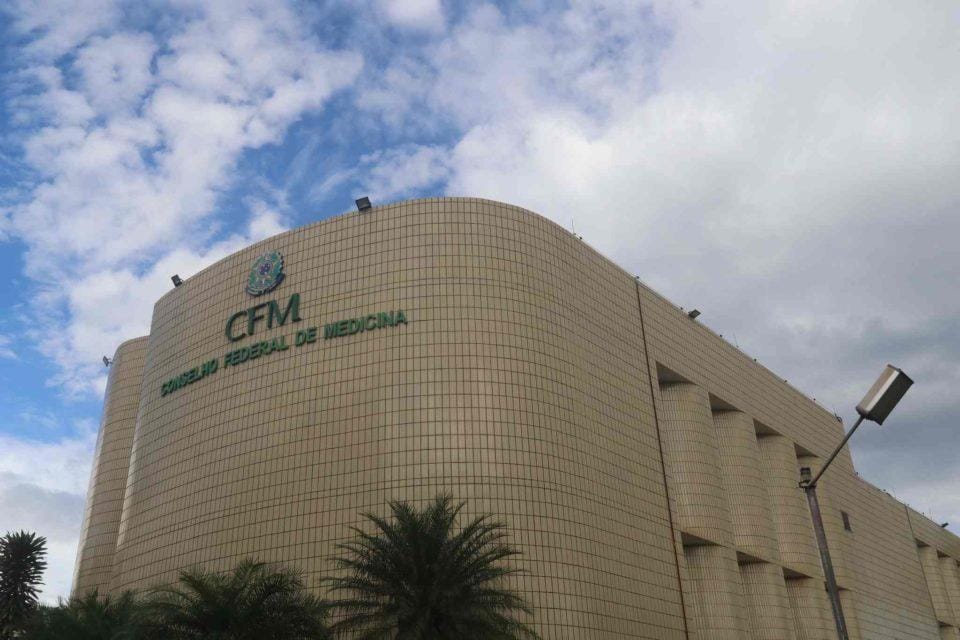 Liderança médica repreende decisão