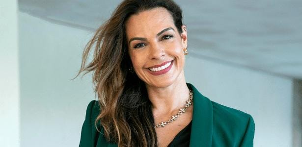 Gina, a heroína que retorna a Família É Tudo para ajudar Hans.
