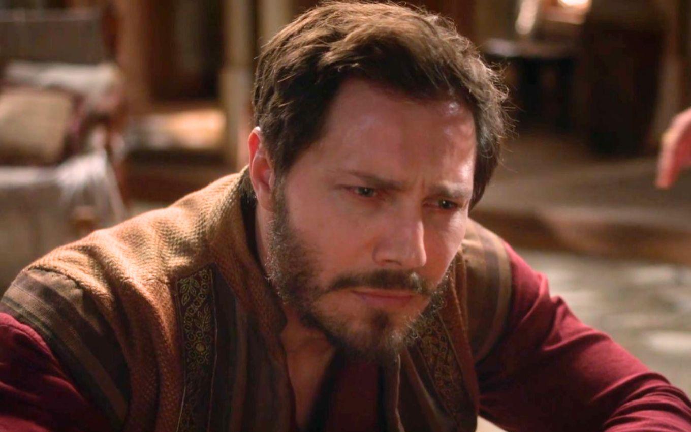 Hamã planeja enforcar Mordecai em praça pública.