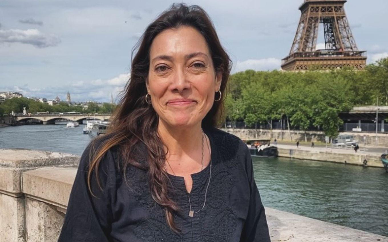 Repórter da Band enfrenta ameaça de bomba em Paris durante cobertura olímpica.