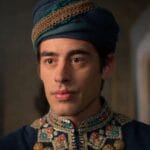 Revelações inesperadas de Hegai sobre seu passado.