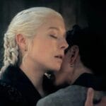 Rhaenyra e Mysaria: uma cena lésbica inspirada pela atriz Emma D'Arcy.