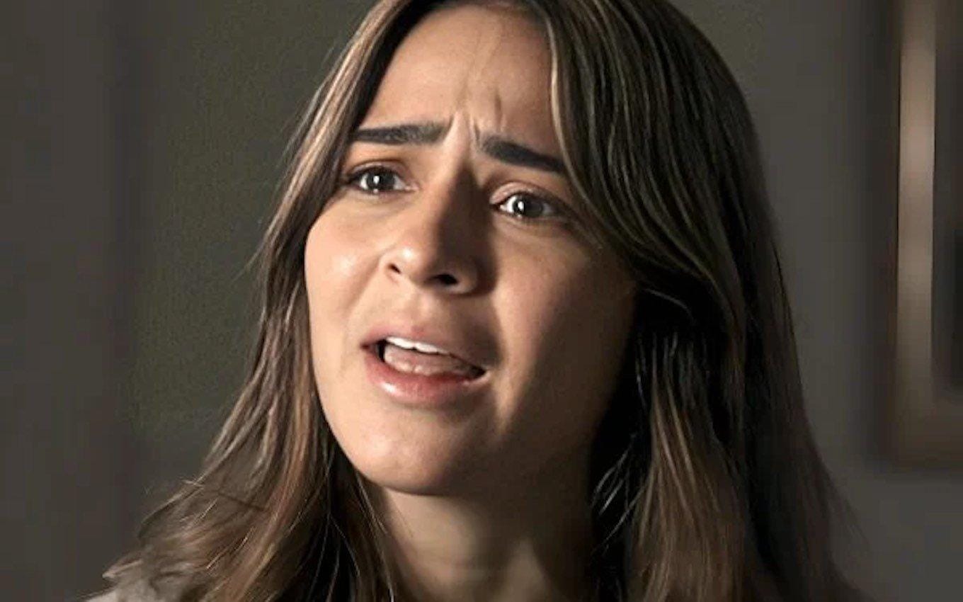 Vingança e dor consomem Sandra em Renascer após luto.