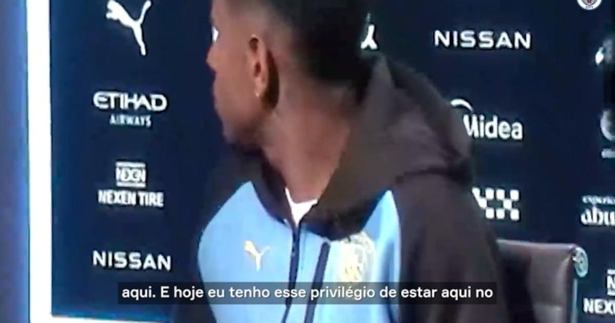 Savinho comemora privilégio de jogar no Manchester City.