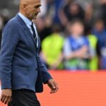 Técnico da Itália assume responsabilidade pela queda na Eurocopa. Técnico da Itália assume responsabilidade pela queda na Eurocopa.