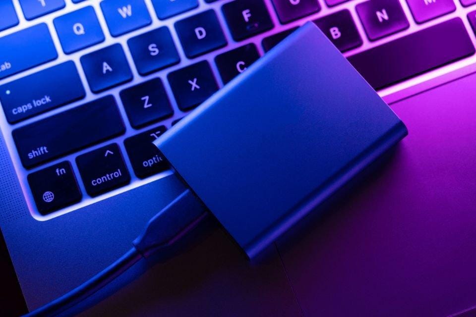 Aproveite os descontos de até 64% em memória RAM, HDs externos e SSDs na Amazon.