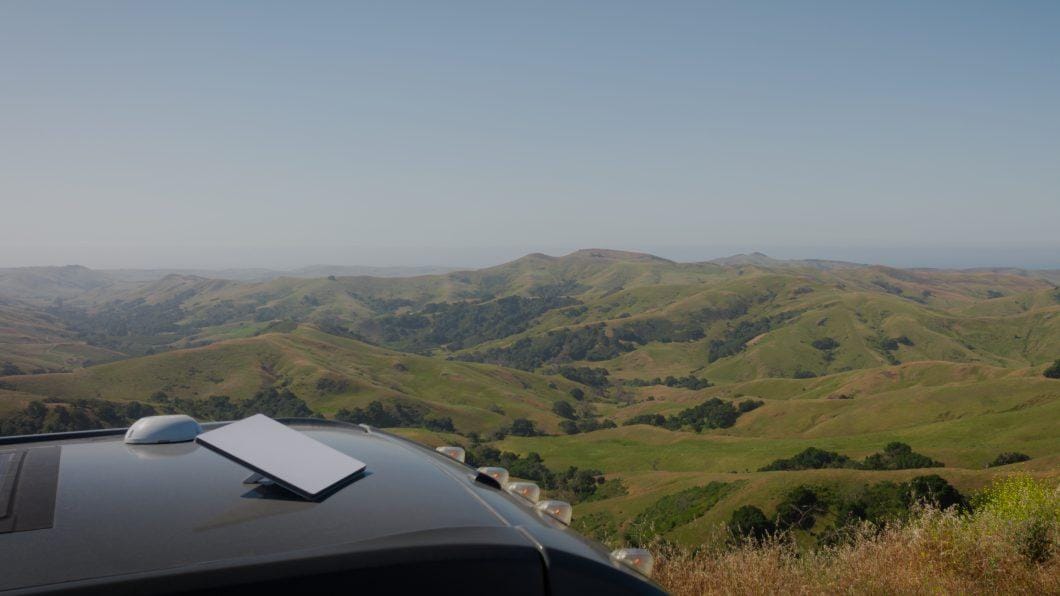 Starlink lança novo roteador Mini para usuários portáteis.